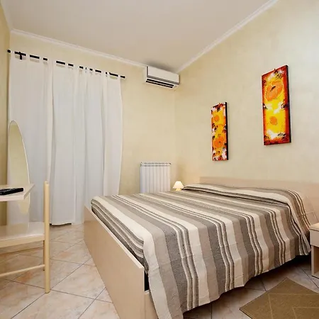 Guesthouse Holiday And Rome Rom